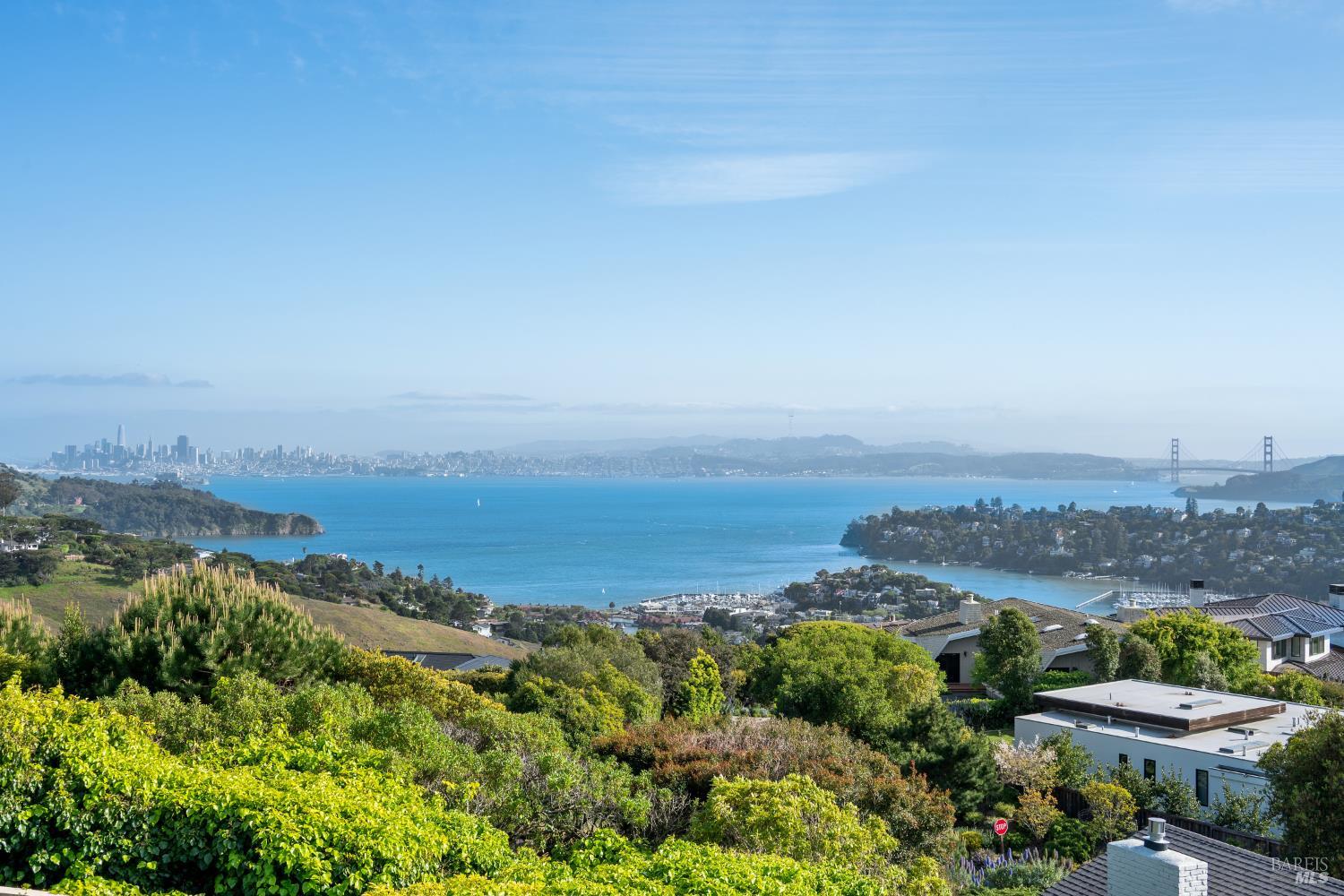Detail Gallery Image 14 of 48 For 6 Saint Gabrielle Ct, Tiburon,  CA 94920 - 4 Beds | 3/1 Baths