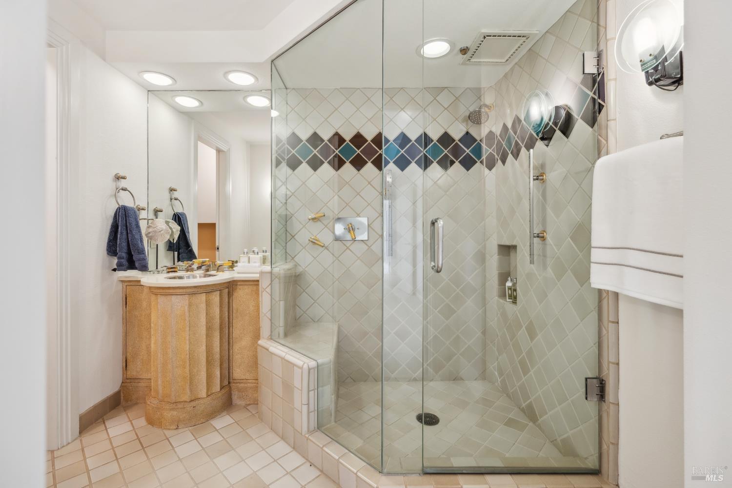 Detail Gallery Image 34 of 48 For 6 Saint Gabrielle Ct, Tiburon,  CA 94920 - 4 Beds | 3/1 Baths