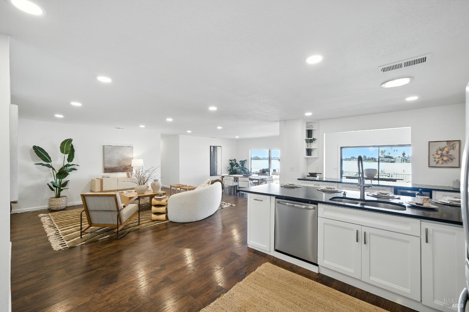 Detail Gallery Image 17 of 48 For 228 Montego Key, Novato,  CA 94949 - 4 Beds | 3 Baths
