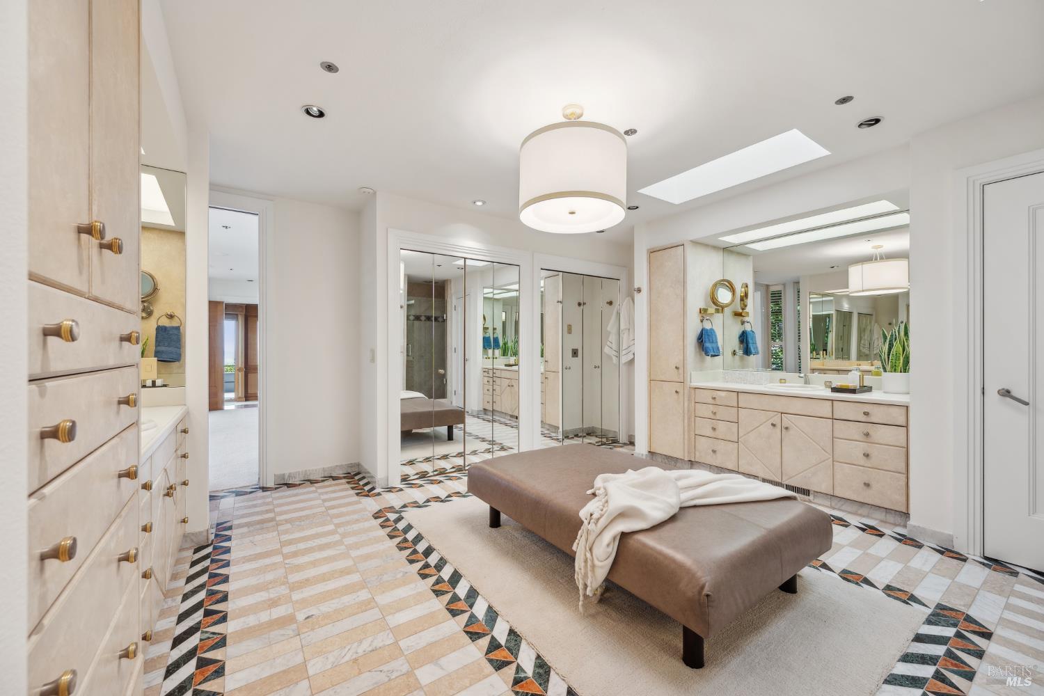 Detail Gallery Image 25 of 48 For 6 Saint Gabrielle Ct, Tiburon,  CA 94920 - 4 Beds | 3/1 Baths