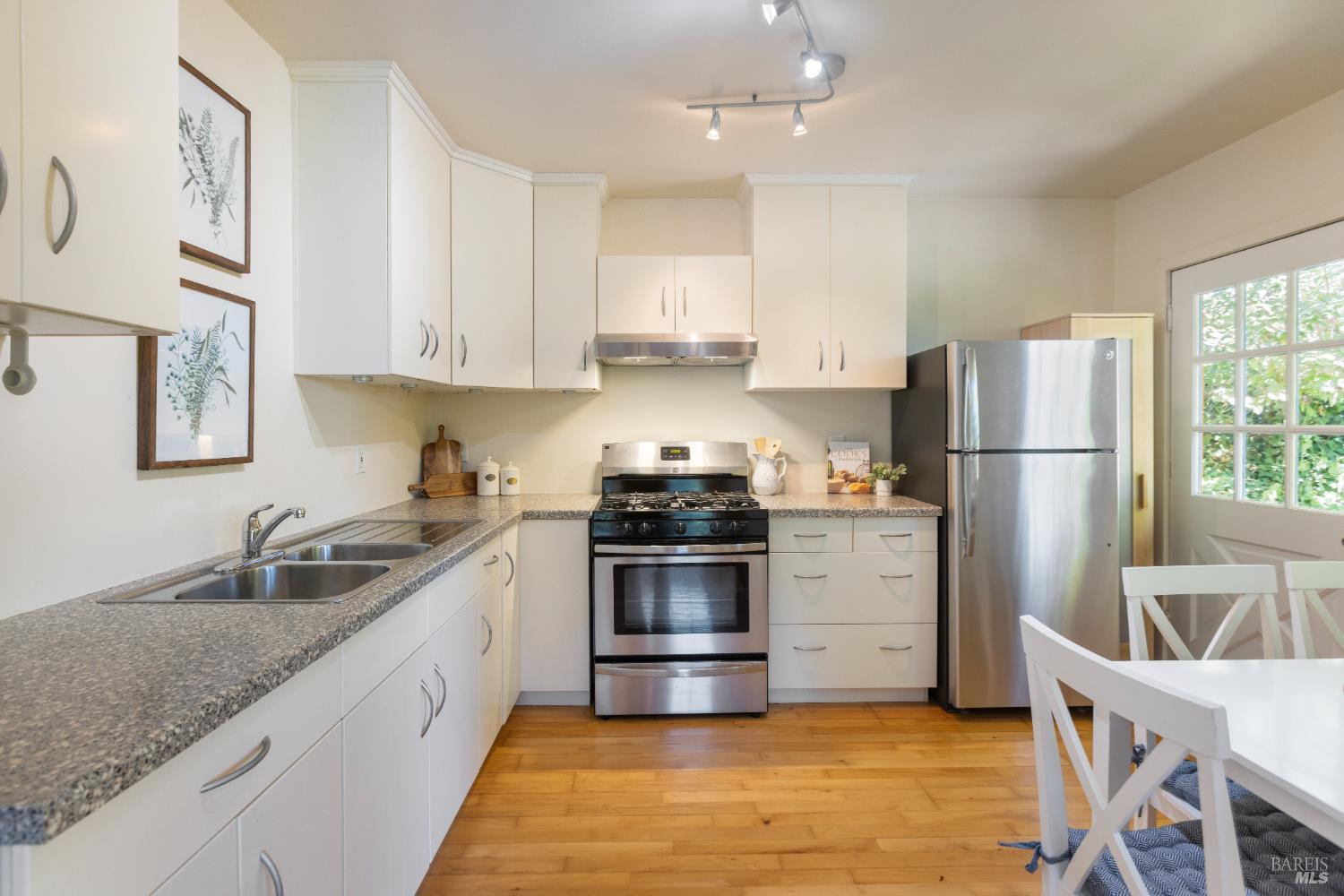 Detail Gallery Image 23 of 42 For 20 La Vuelta Ave, Lagunitas,  CA 94938 - 2 Beds | 2 Baths