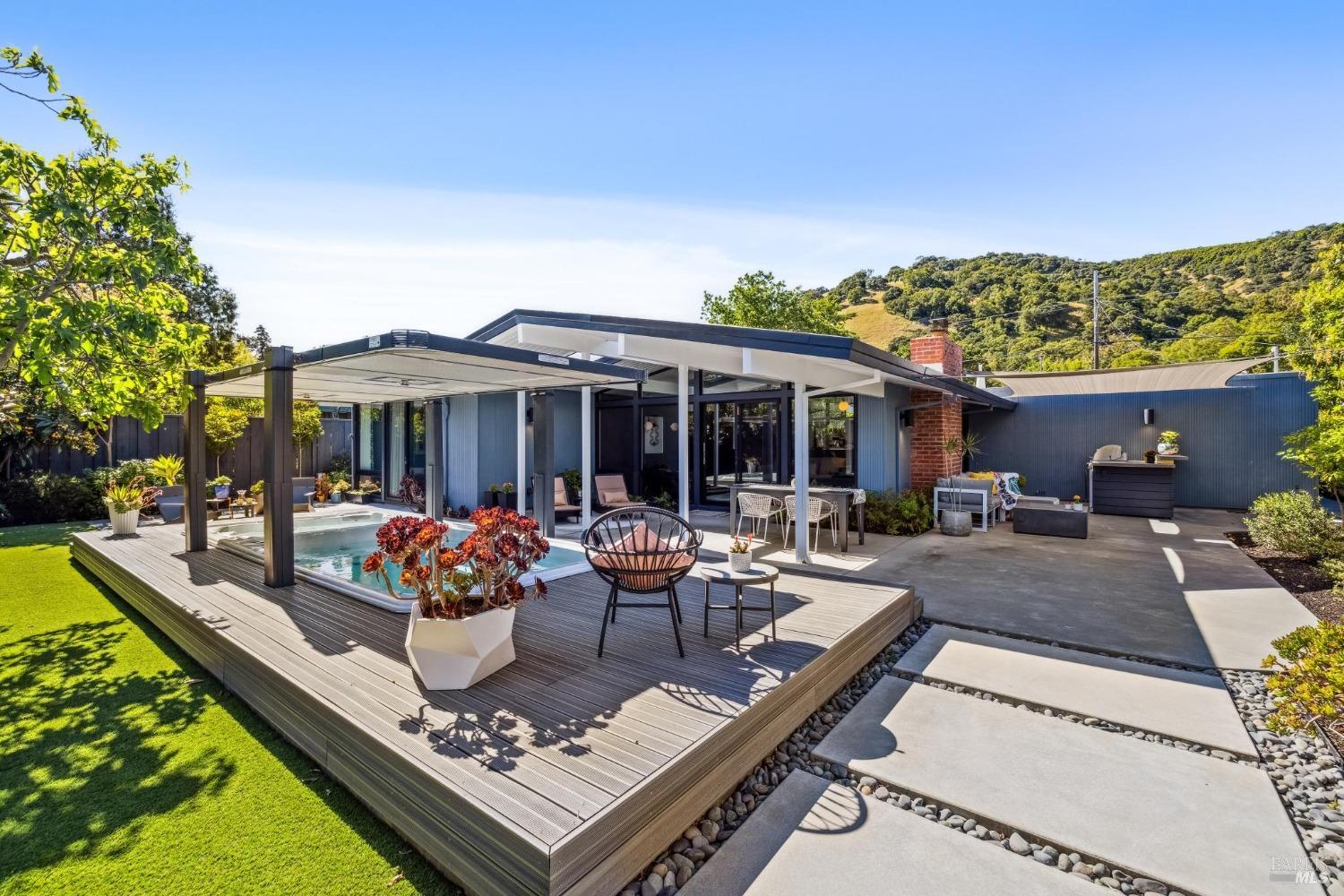 Detail Gallery Image 49 of 66 For 687 Cedarberry Ln, San Rafael,  CA 94903 - 4 Beds | 2 Baths