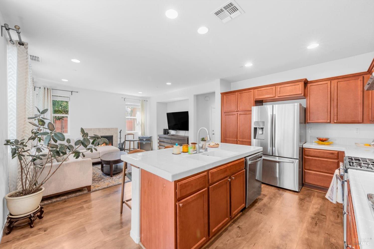 Detail Gallery Image 9 of 51 For 207 Beard St, Vacaville,  CA 95688 - 3 Beds | 2/1 Baths