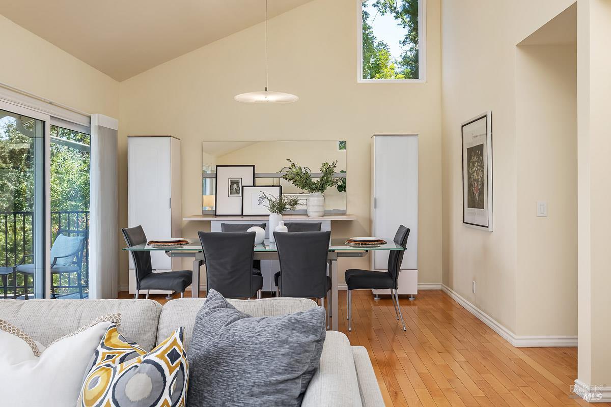 Detail Gallery Image 11 of 51 For 45 Wimbledon Ct, Novato,  CA 94949 - 3 Beds | 2/1 Baths