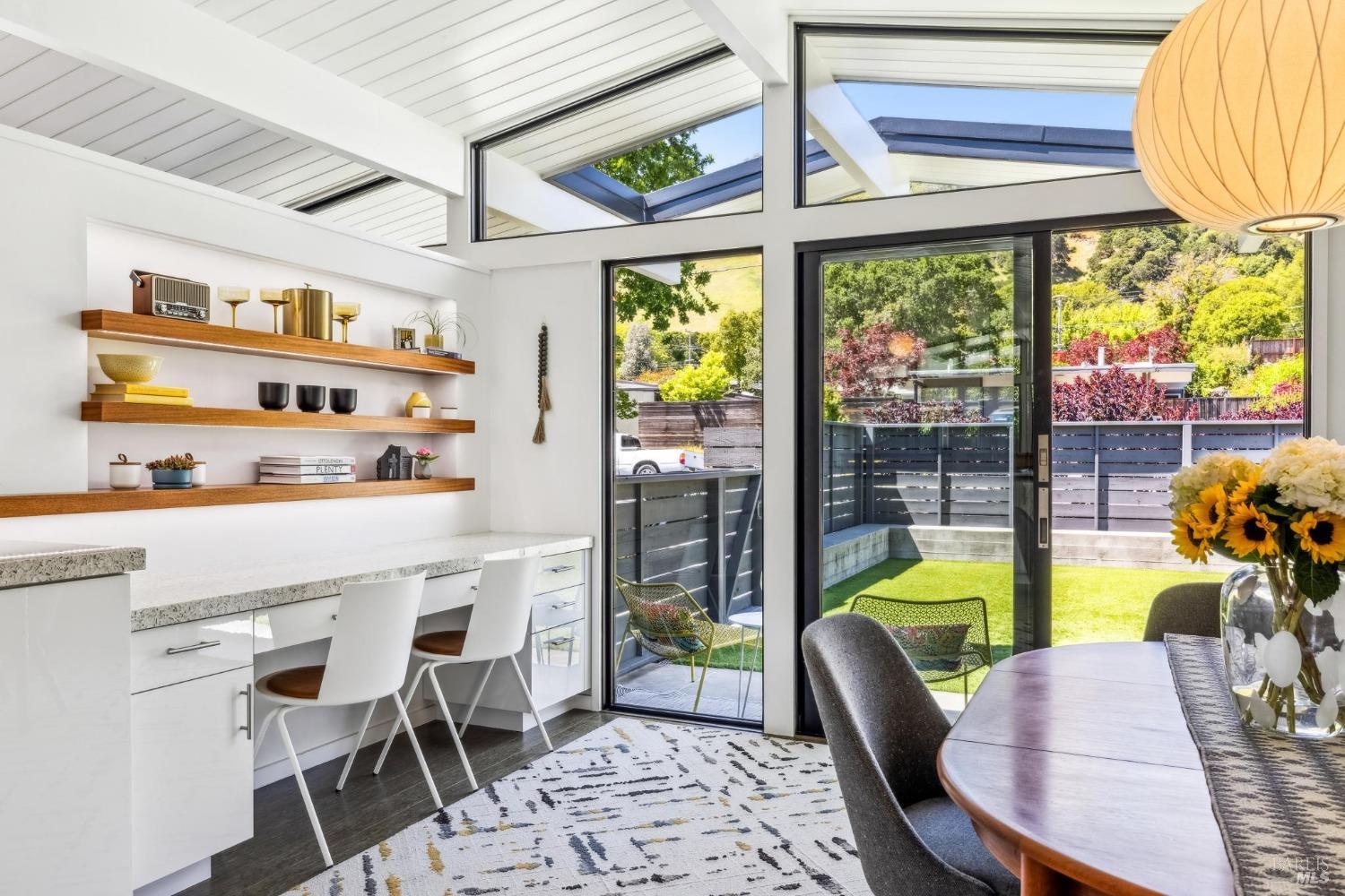 Detail Gallery Image 16 of 66 For 687 Cedarberry Ln, San Rafael,  CA 94903 - 4 Beds | 2 Baths