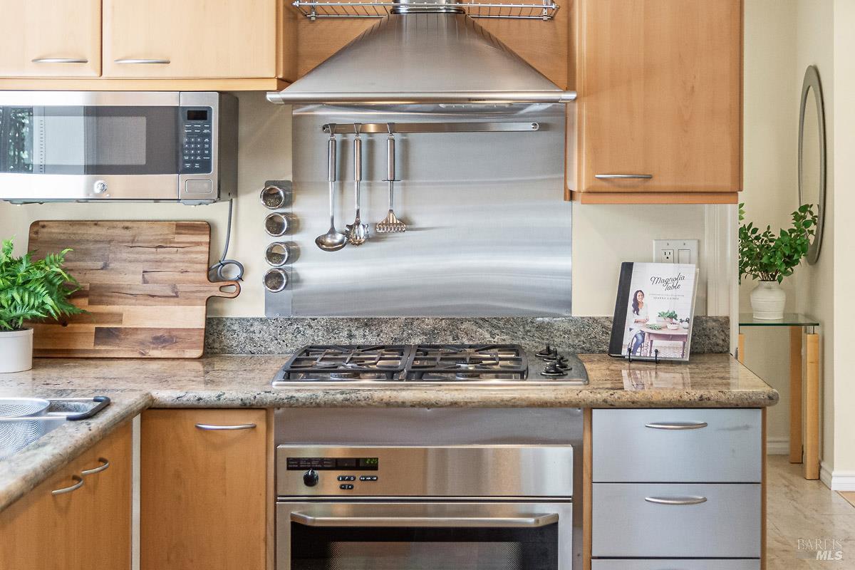 Detail Gallery Image 17 of 51 For 45 Wimbledon Ct, Novato,  CA 94949 - 3 Beds | 2/1 Baths