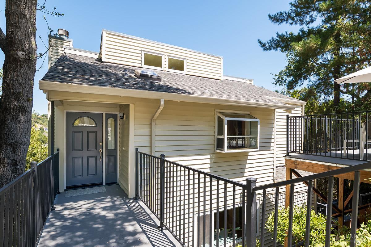Detail Gallery Image 4 of 51 For 45 Wimbledon Ct, Novato,  CA 94949 - 3 Beds | 2/1 Baths
