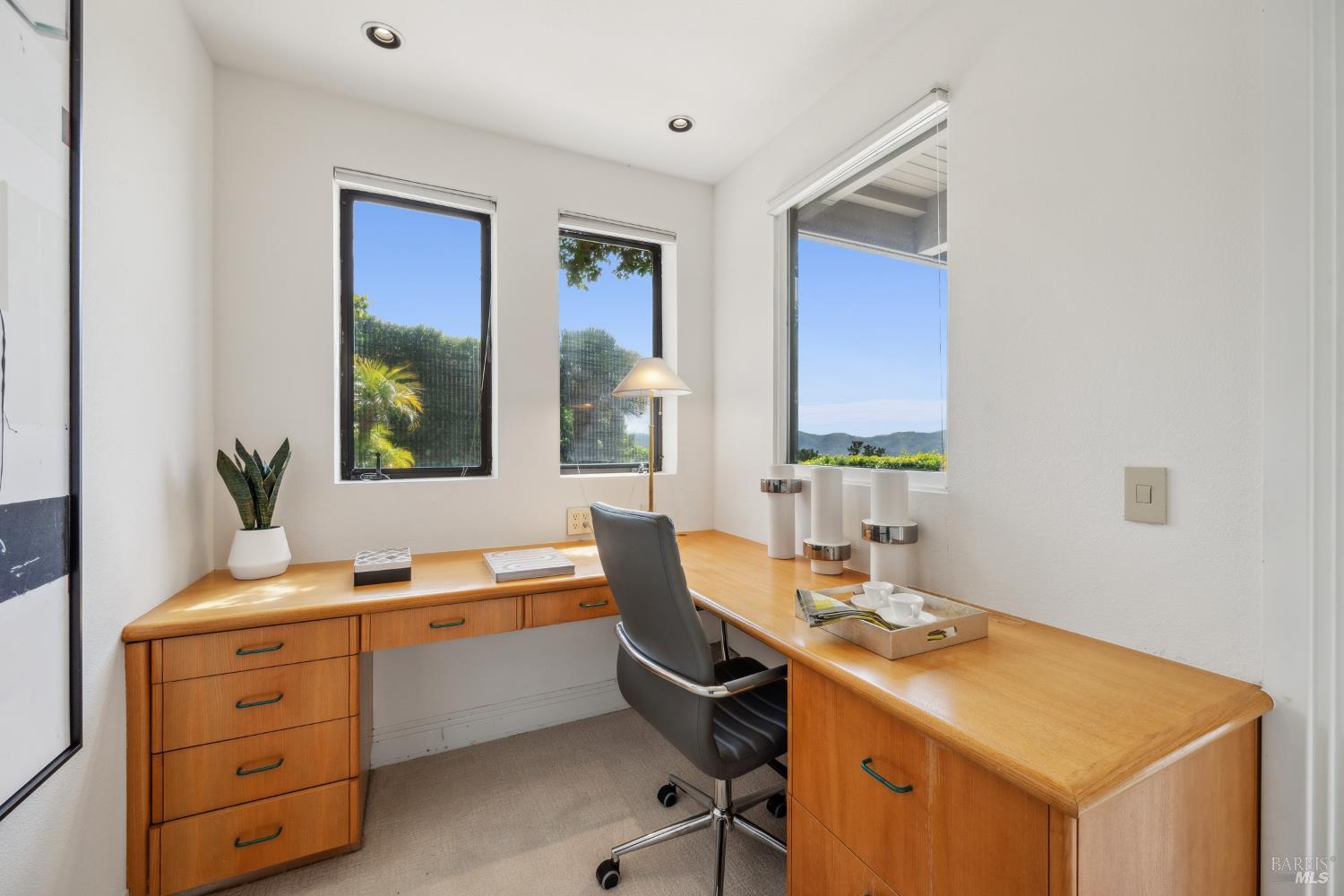 Detail Gallery Image 38 of 48 For 6 Saint Gabrielle Ct, Tiburon,  CA 94920 - 4 Beds | 3/1 Baths