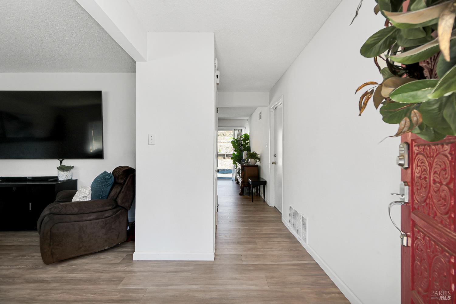 Detail Gallery Image 3 of 61 For 101 Panorama Dr, Benicia,  CA 94510 - 3 Beds | 1/1 Baths