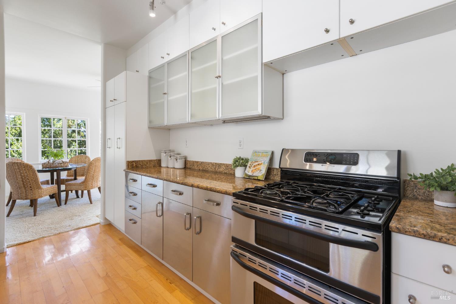 Detail Gallery Image 9 of 42 For 20 La Vuelta Ave, Lagunitas,  CA 94938 - 2 Beds | 2 Baths