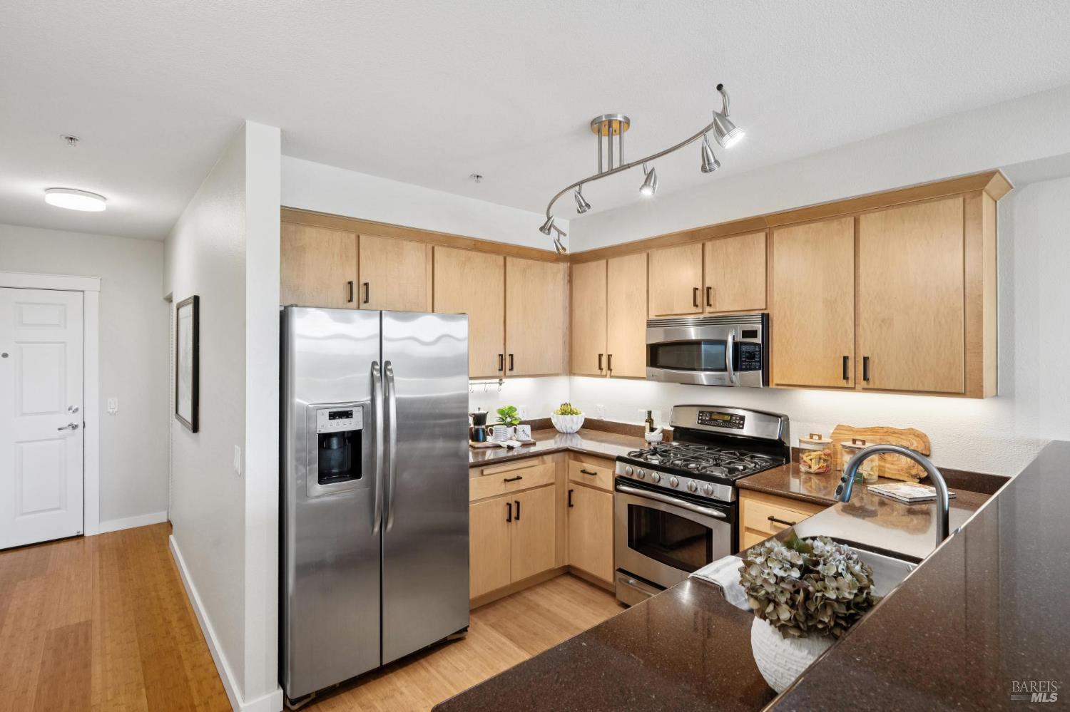 Detail Gallery Image 7 of 21 For 810 7th St #23,  Santa Rosa,  CA 95404 - 2 Beds | 2 Baths
