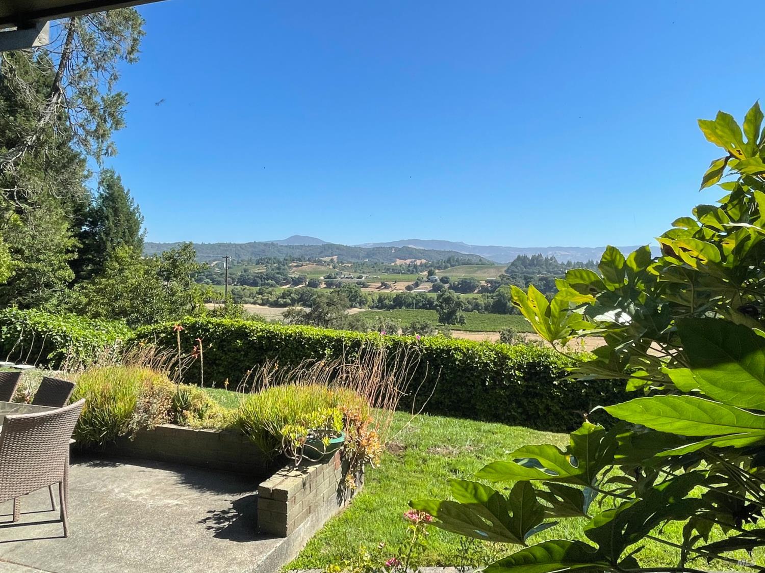 Detail Gallery Image 12 of 44 For 3025 W Dry Creek Rd, Healdsburg,  CA 95448 - 3 Beds | 3 Baths