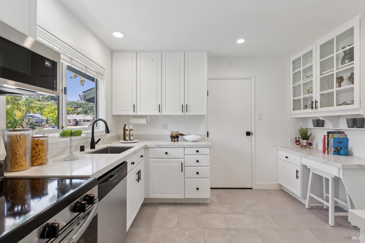 Detail Gallery Image 4 of 19 For 1432 Dawes St, Novato,  CA 94947 - 3 Beds | 2 Baths