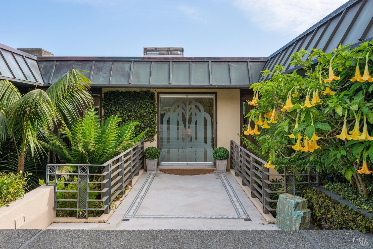 Detail Gallery Image 5 of 48 For 6 Saint Gabrielle Ct, Tiburon,  CA 94920 - 4 Beds | 3/1 Baths
