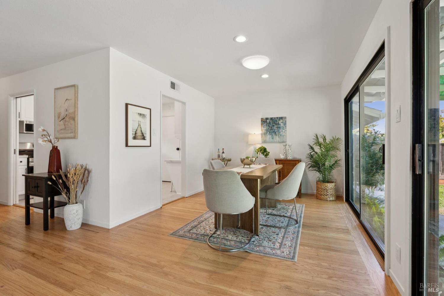 Detail Gallery Image 8 of 19 For 1432 Dawes St, Novato,  CA 94947 - 3 Beds | 2 Baths