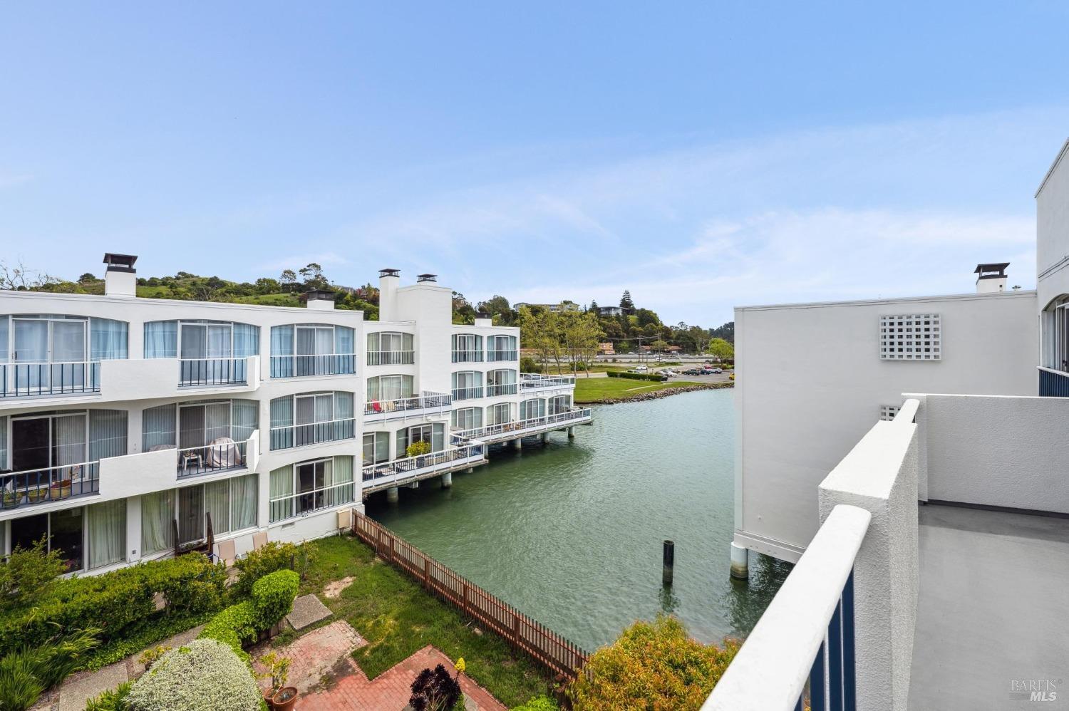 Detail Gallery Image 27 of 37 For 2335 Shelter Bay Ave, Mill Valley,  CA 94941 - 2 Beds | 2 Baths