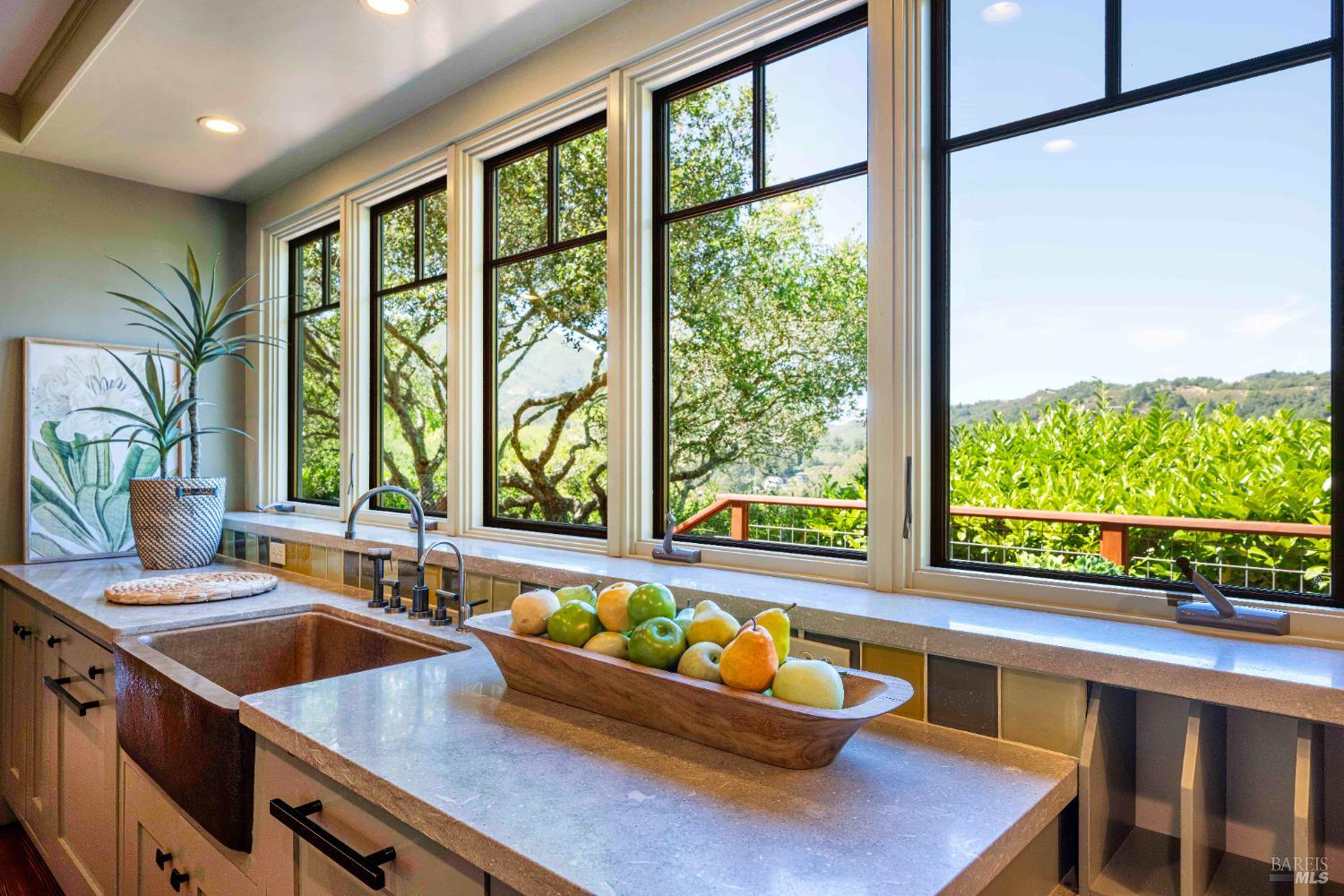 Detail Gallery Image 22 of 64 For 38 Helens Ln, Mill Valley,  CA 94941 - 4 Beds | 3/1 Baths