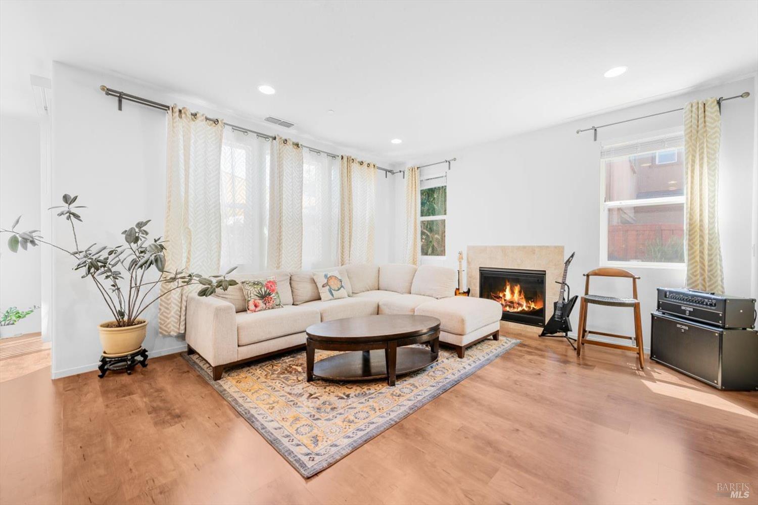Detail Gallery Image 6 of 51 For 207 Beard St, Vacaville,  CA 95688 - 3 Beds | 2/1 Baths