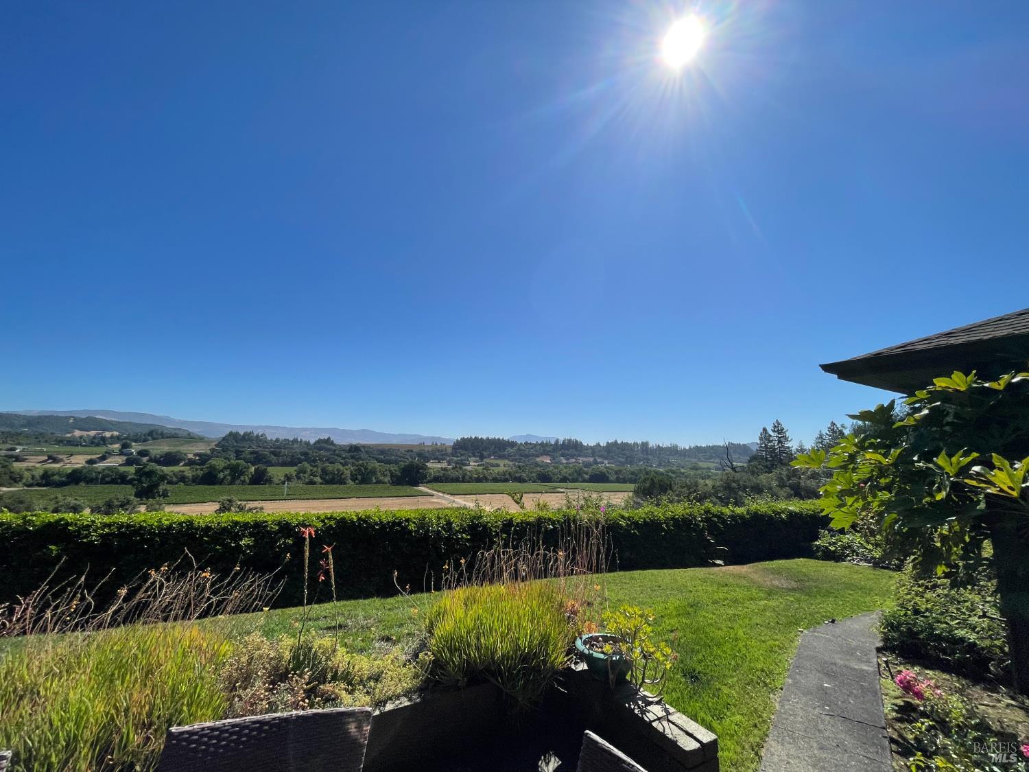 Detail Gallery Image 13 of 44 For 3025 W Dry Creek Rd, Healdsburg,  CA 95448 - 3 Beds | 3 Baths