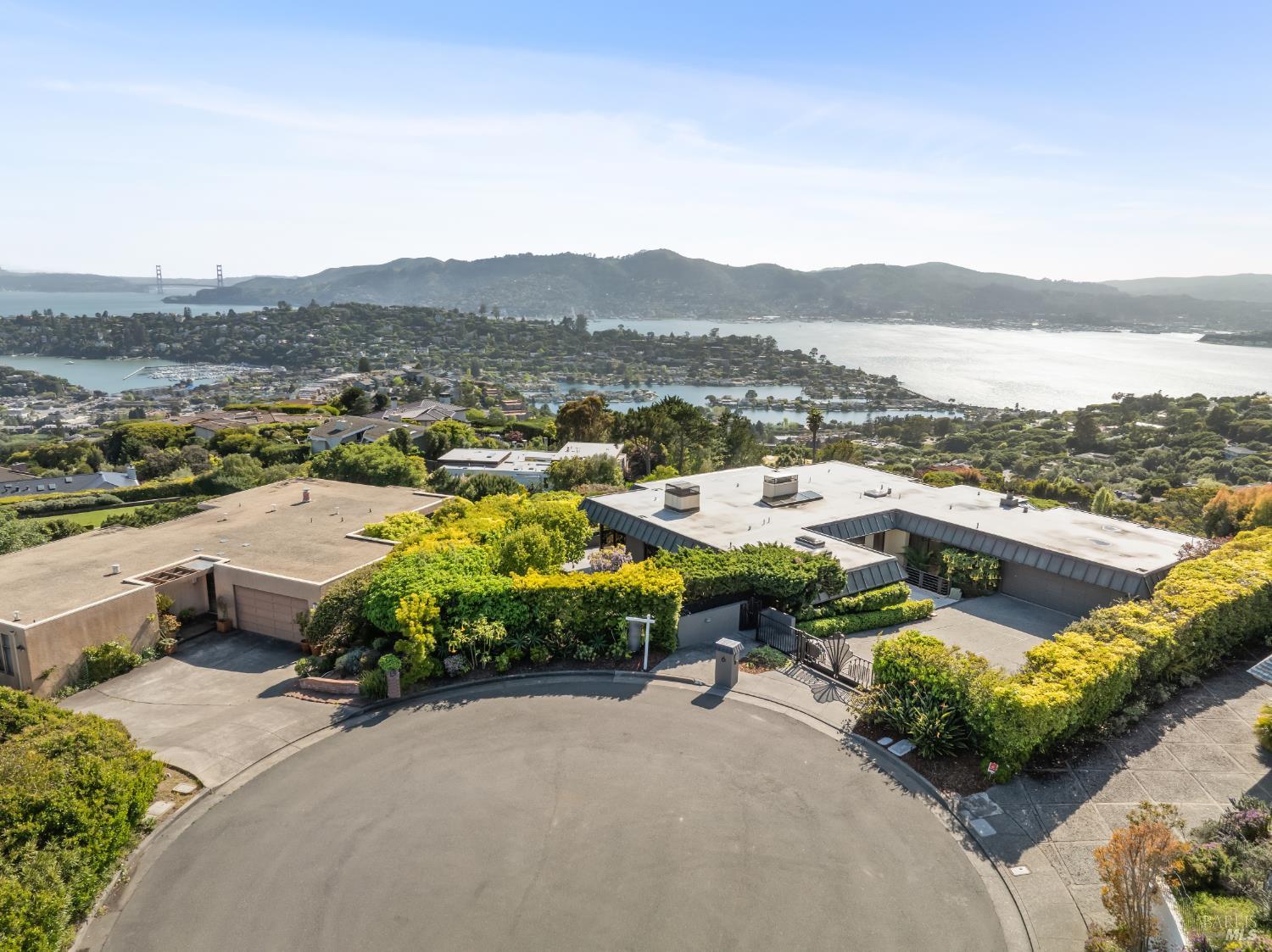 Detail Gallery Image 2 of 48 For 6 Saint Gabrielle Ct, Tiburon,  CA 94920 - 4 Beds | 3/1 Baths