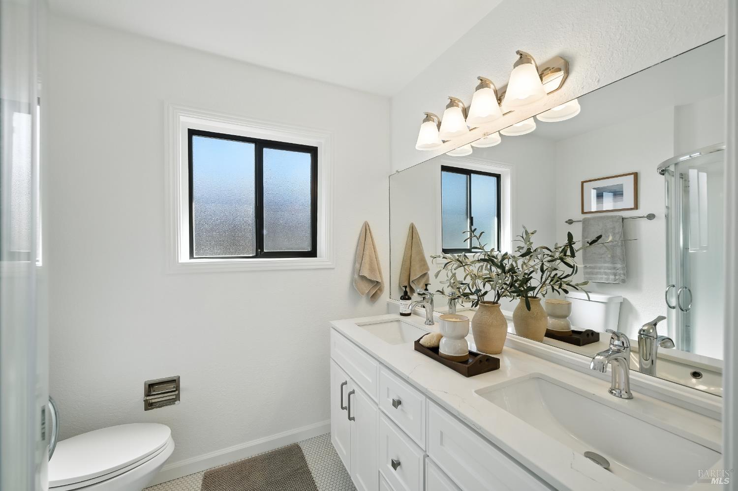 Detail Gallery Image 25 of 48 For 228 Montego Key, Novato,  CA 94949 - 4 Beds | 3 Baths