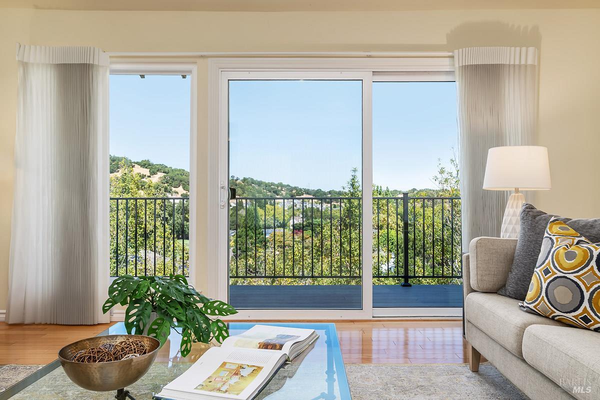 Detail Gallery Image 7 of 51 For 45 Wimbledon Ct, Novato,  CA 94949 - 3 Beds | 2/1 Baths