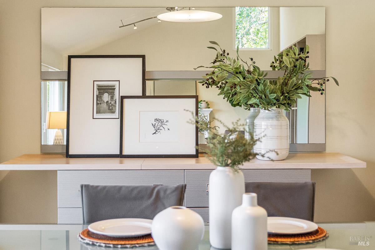 Detail Gallery Image 12 of 51 For 45 Wimbledon Ct, Novato,  CA 94949 - 3 Beds | 2/1 Baths
