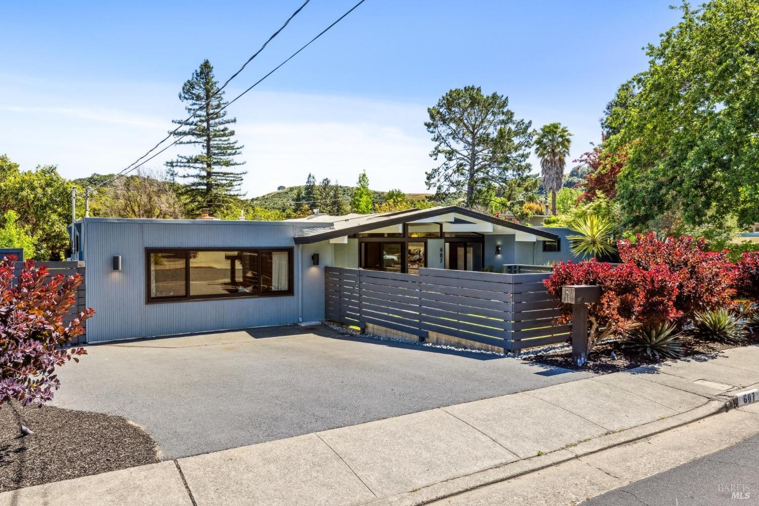 Detail Gallery Image 63 of 66 For 687 Cedarberry Ln, San Rafael,  CA 94903 - 4 Beds | 2 Baths