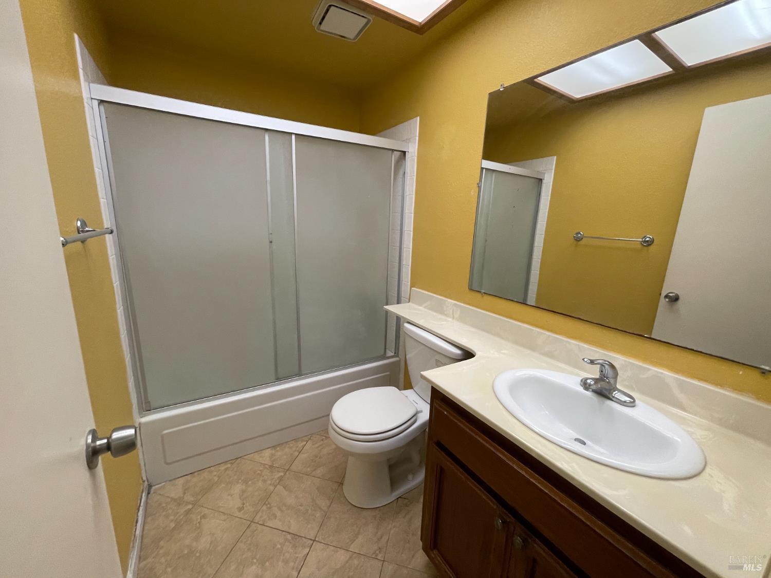 Detail Gallery Image 6 of 16 For 304 Kingsly Ln, American Canyon,  CA 94503 - 3 Beds | 2/1 Baths