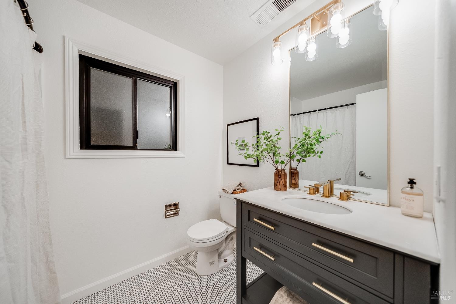 Detail Gallery Image 29 of 48 For 228 Montego Key, Novato,  CA 94949 - 4 Beds | 3 Baths