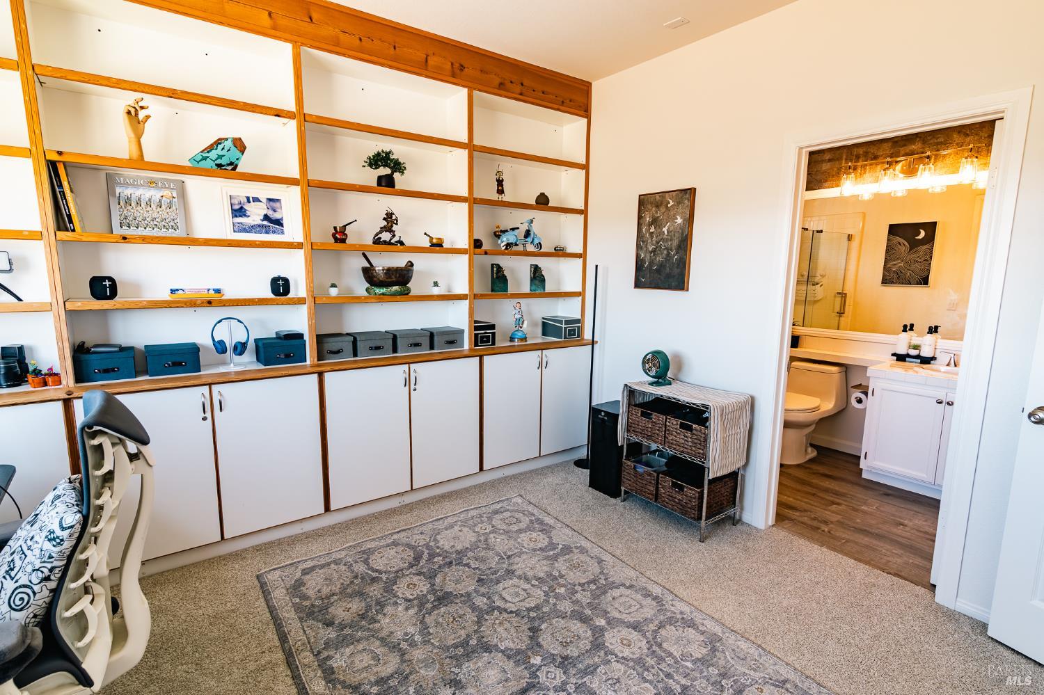 Detail Gallery Image 33 of 42 For 264 Waterside Cir, San Rafael,  CA 94903 - 4 Beds | 3/1 Baths