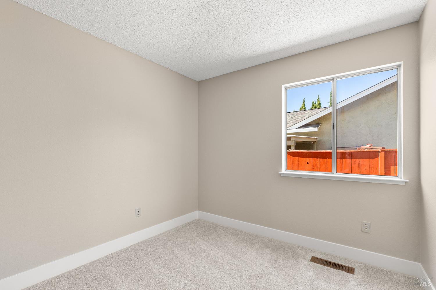 Detail Gallery Image 26 of 37 For 828 Stoneridge Cir, Fairfield,  CA 94534 - 3 Beds | 2 Baths