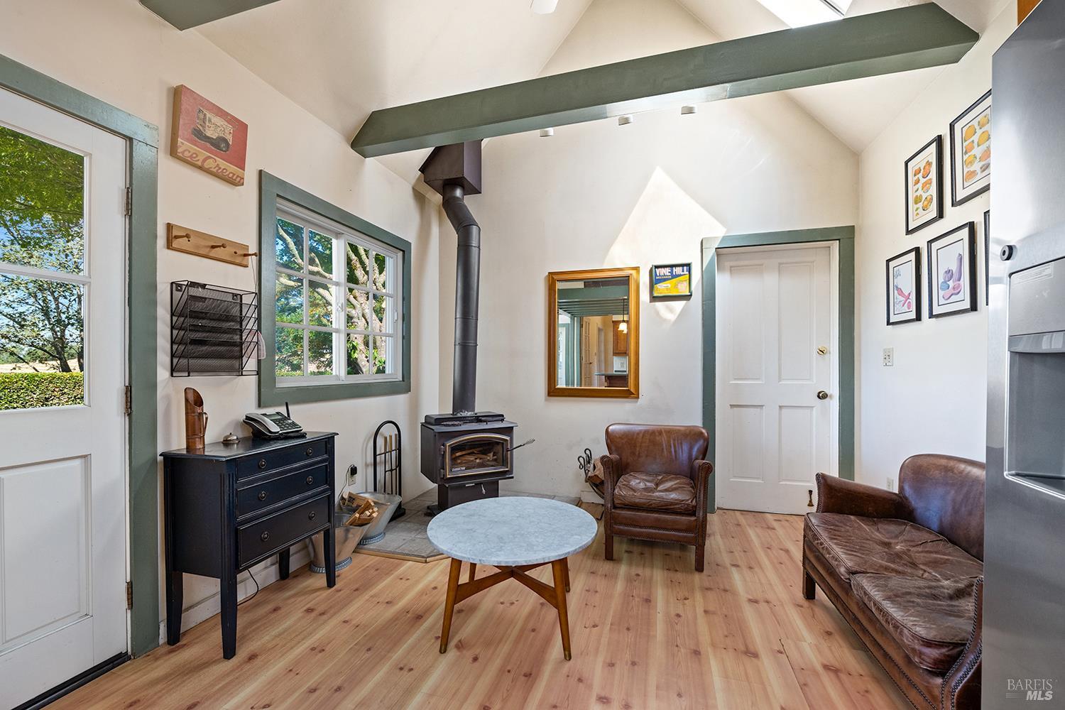 Detail Gallery Image 13 of 65 For 3949 Vine Hill Rd, Sebastopol,  CA 95472 - 5 Beds | 4 Baths