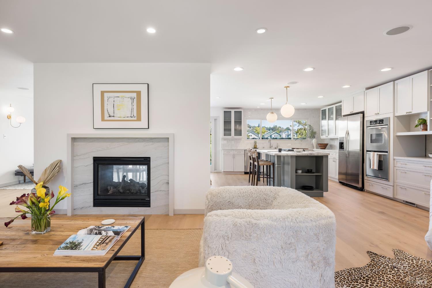 Detail Gallery Image 7 of 26 For 334 Riviera Cir, Larkspur,  CA 94939 - 3 Beds | 2/1 Baths