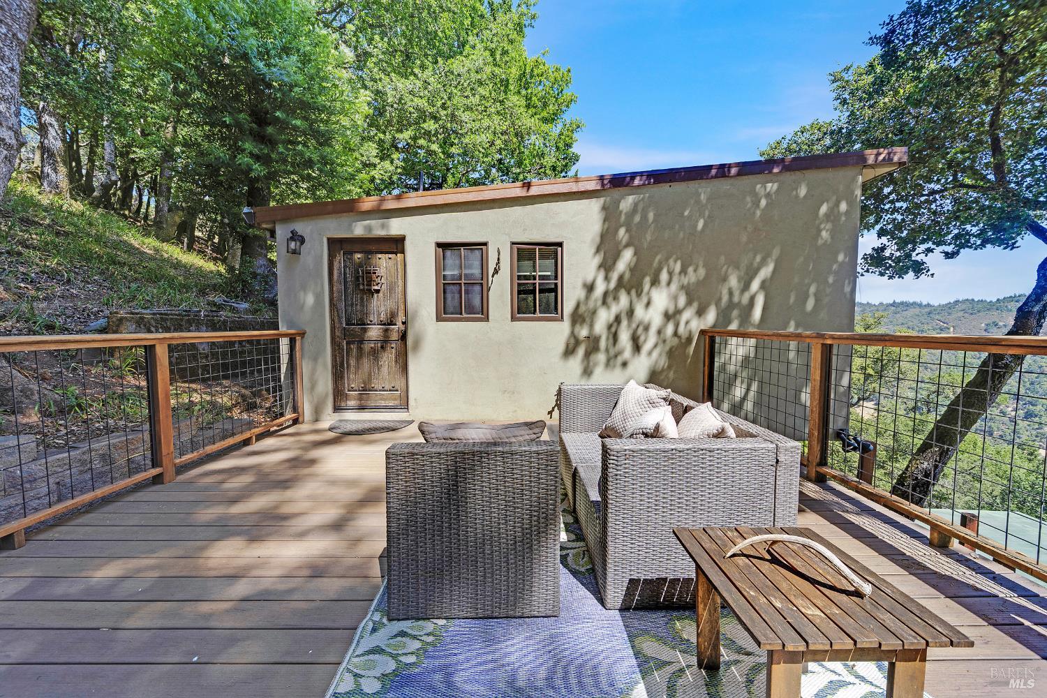 Detail Gallery Image 4 of 19 For 77 Bosque Ave, Fairfax,  CA 94930 - 1 Beds | 1/1 Baths