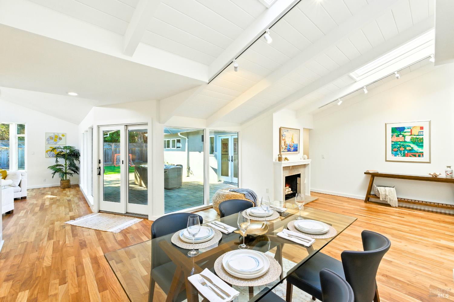 Detail Gallery Image 5 of 99 For 107 Blackfield Dr, Tiburon,  CA 94920 - 5 Beds | 3 Baths