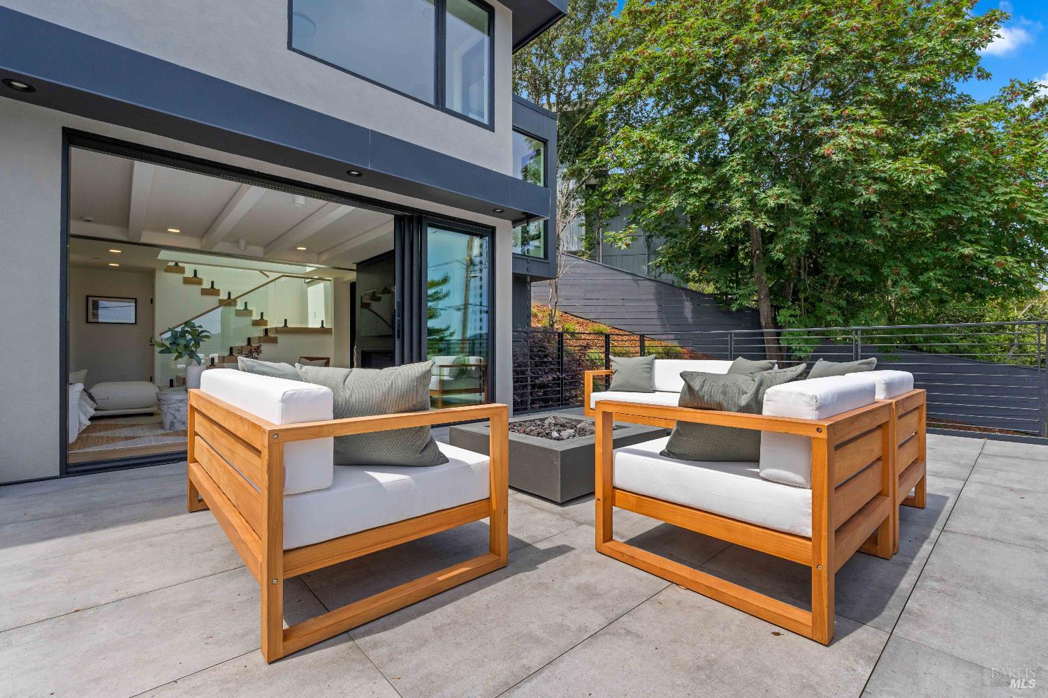 Detail Gallery Image 19 of 61 For 975 Greenhill Rd, Mill Valley,  CA 94941 - 4 Beds | 2/1 Baths
