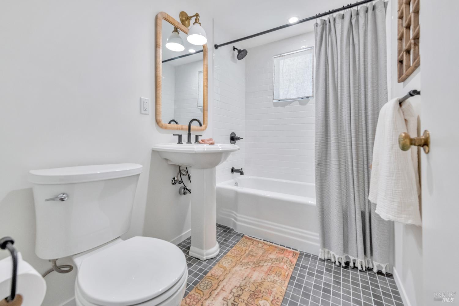 Detail Gallery Image 25 of 31 For 107 Butterfield Rd, San Anselmo,  CA 94960 - 3 Beds | 2 Baths