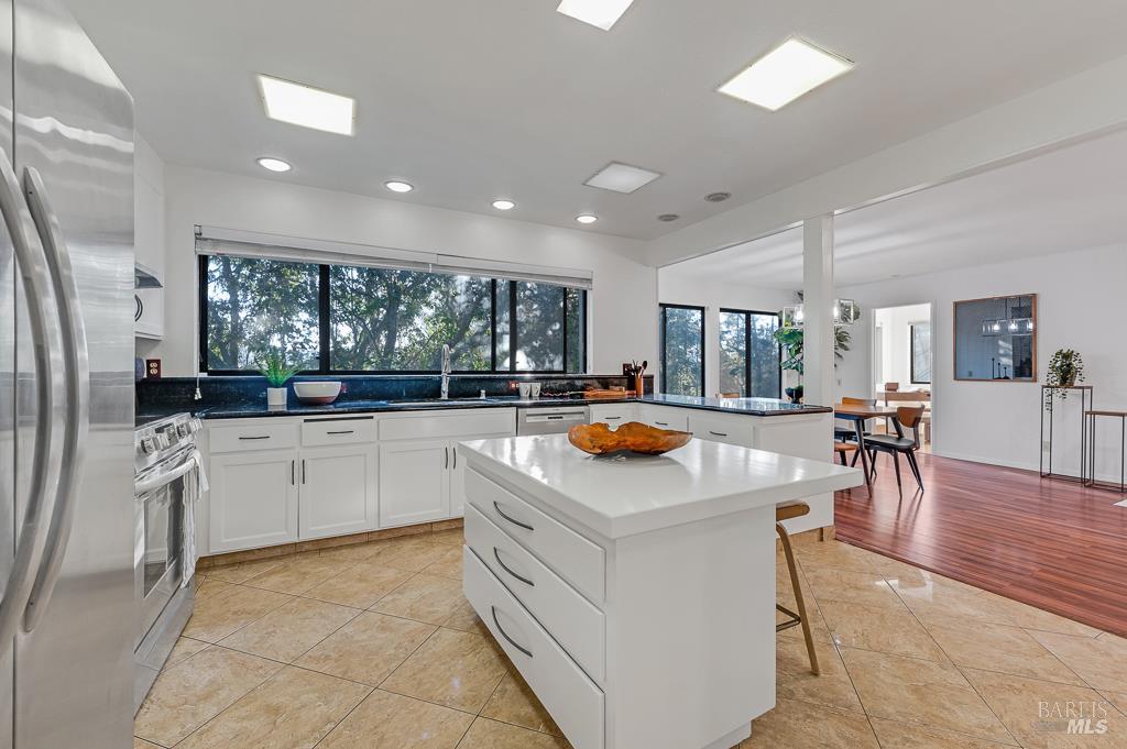 Detail Gallery Image 12 of 46 For 2801 Gravenstein Hwy, Sebastopol,  CA 95472 - 3 Beds | 3 Baths