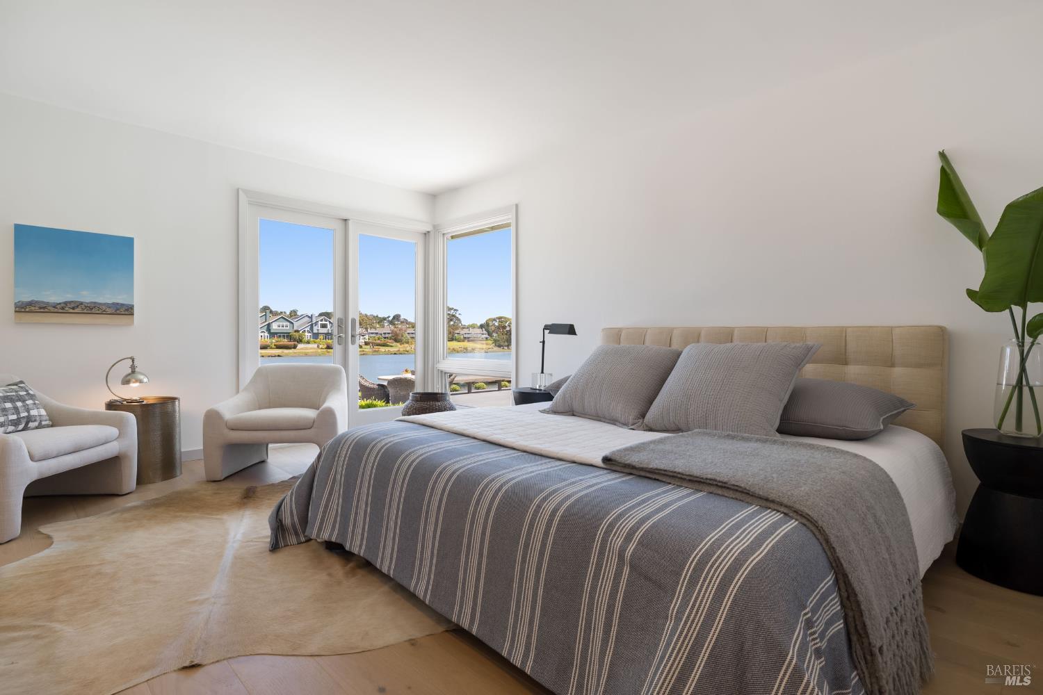 Detail Gallery Image 12 of 26 For 334 Riviera Cir, Larkspur,  CA 94939 - 3 Beds | 2/1 Baths