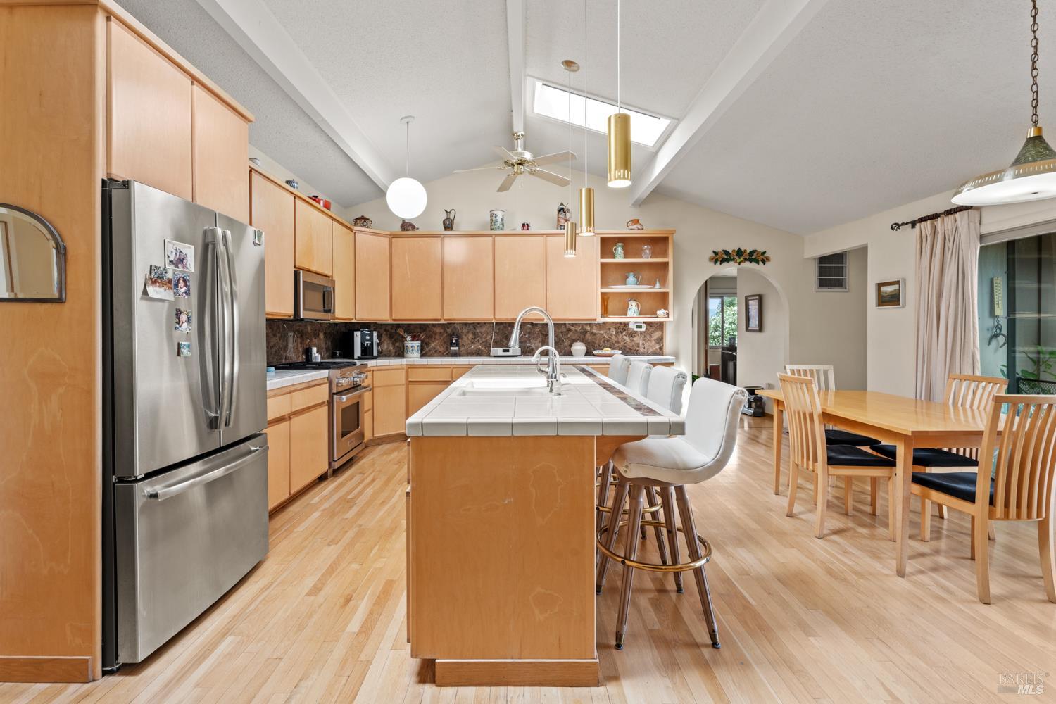 Detail Gallery Image 5 of 49 For 1500 Deerwood Dr, Ukiah,  CA 95482 - 3 Beds | 3 Baths