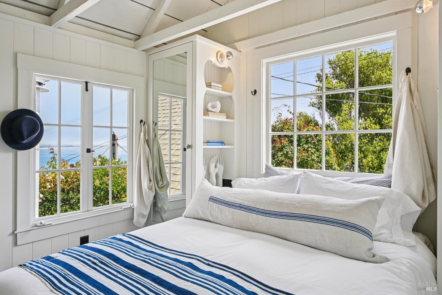 Detail Gallery Image 31 of 62 For 33 Ocean Ave, Bolinas,  CA 94924 - 3 Beds | 2/1 Baths