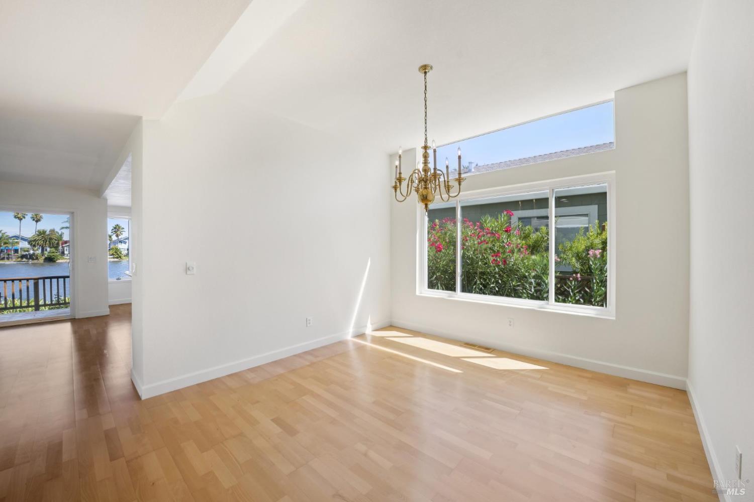 Detail Gallery Image 20 of 59 For 28 Caribe Isle, Novato,  CA 94949 - 4 Beds | 3 Baths