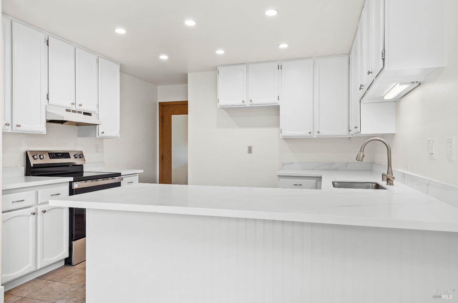 Detail Gallery Image 10 of 23 For 159 Francis Cir, Rohnert Park,  CA 94928 - 3 Beds | 2/1 Baths