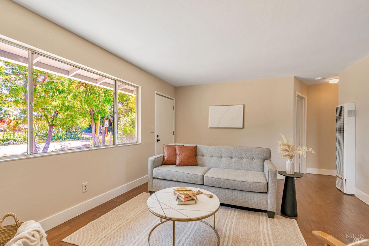 Detail Gallery Image 10 of 47 For 1021 Butler Ave, Santa Rosa,  CA 95407 - 4 Beds | 2 Baths