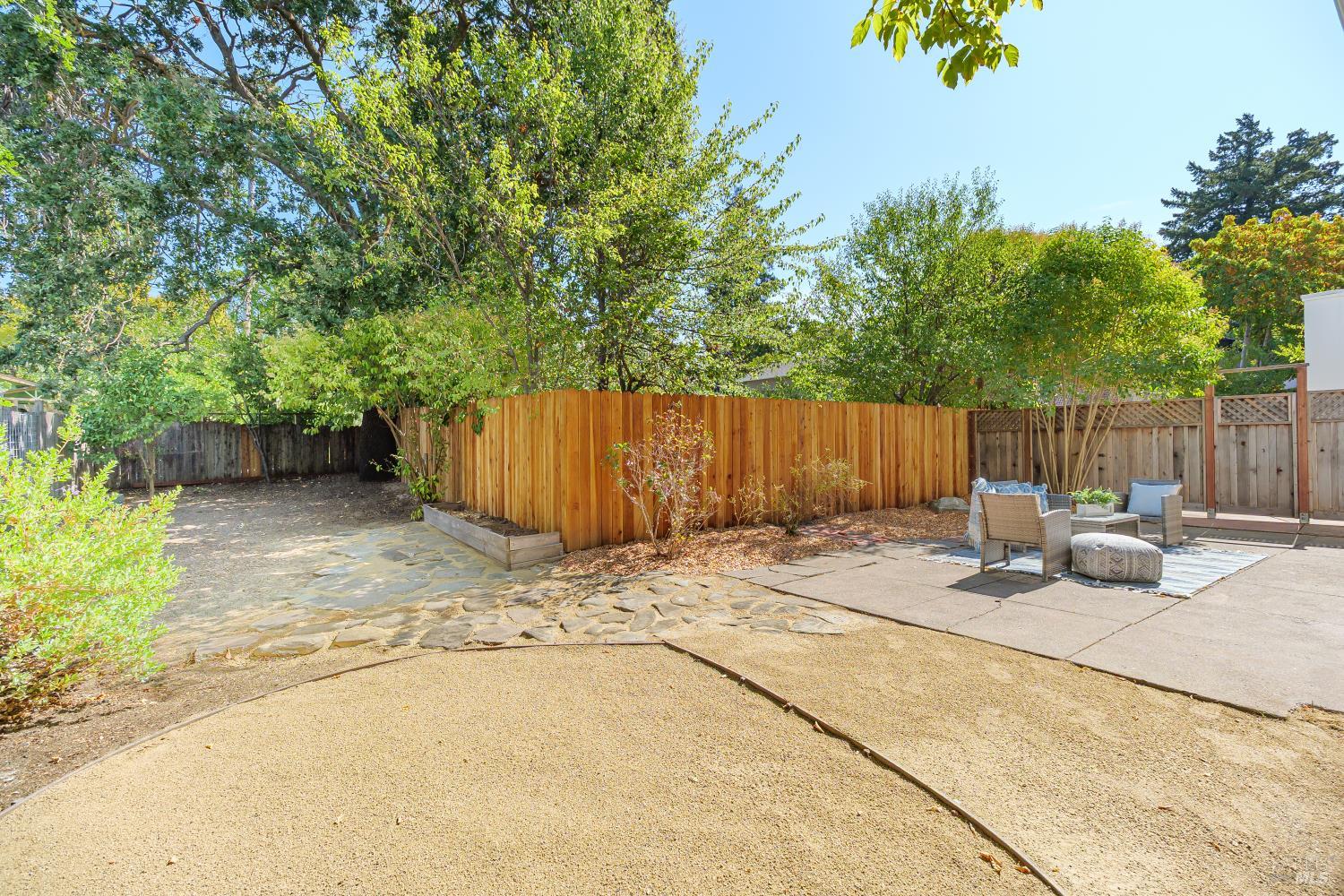 Detail Gallery Image 33 of 58 For 7 Belmont Ave, Fairfax,  CA 94930 - 6 Beds | 4/1 Baths