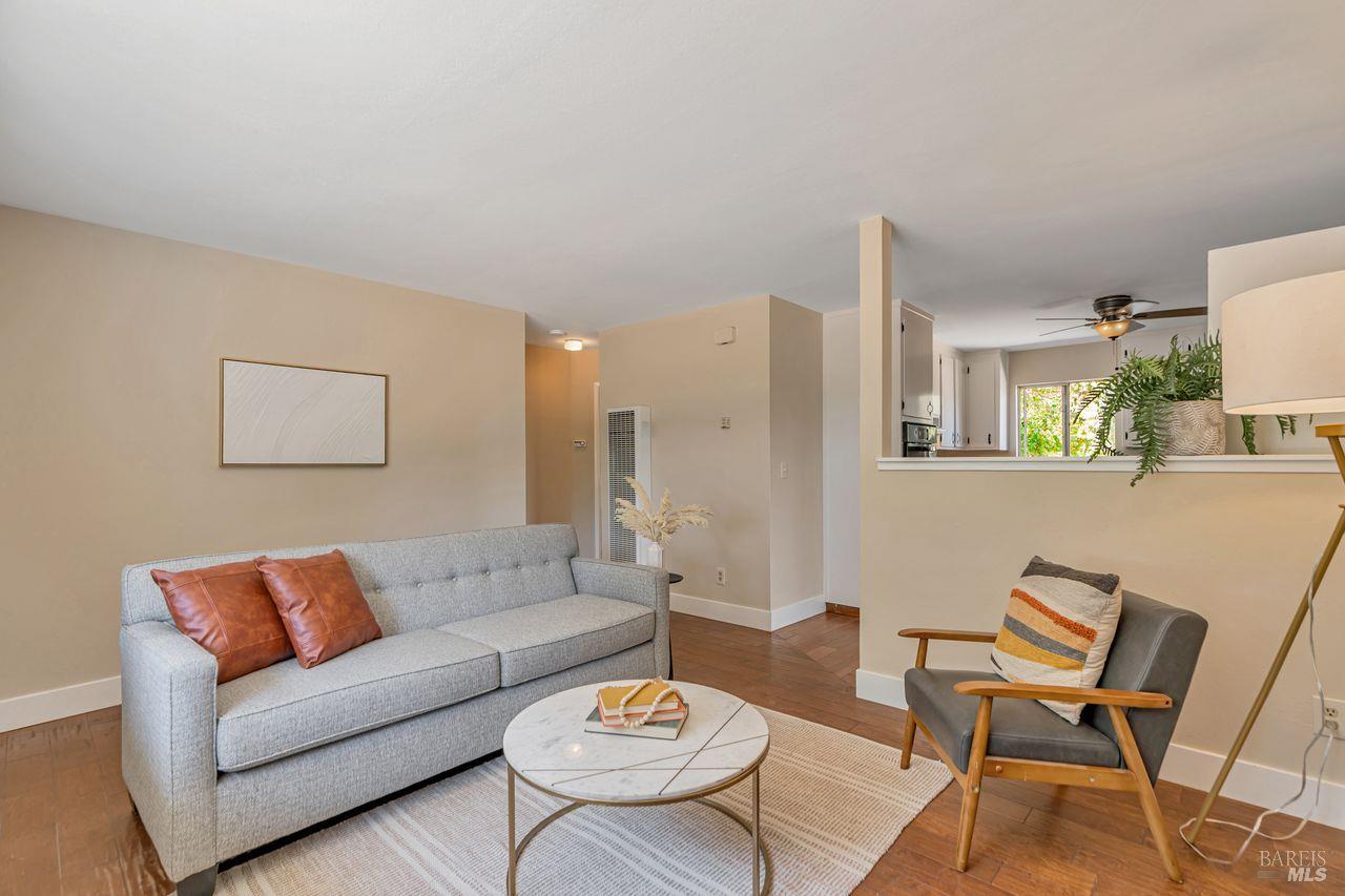 Detail Gallery Image 12 of 47 For 1021 Butler Ave, Santa Rosa,  CA 95407 - 4 Beds | 2 Baths