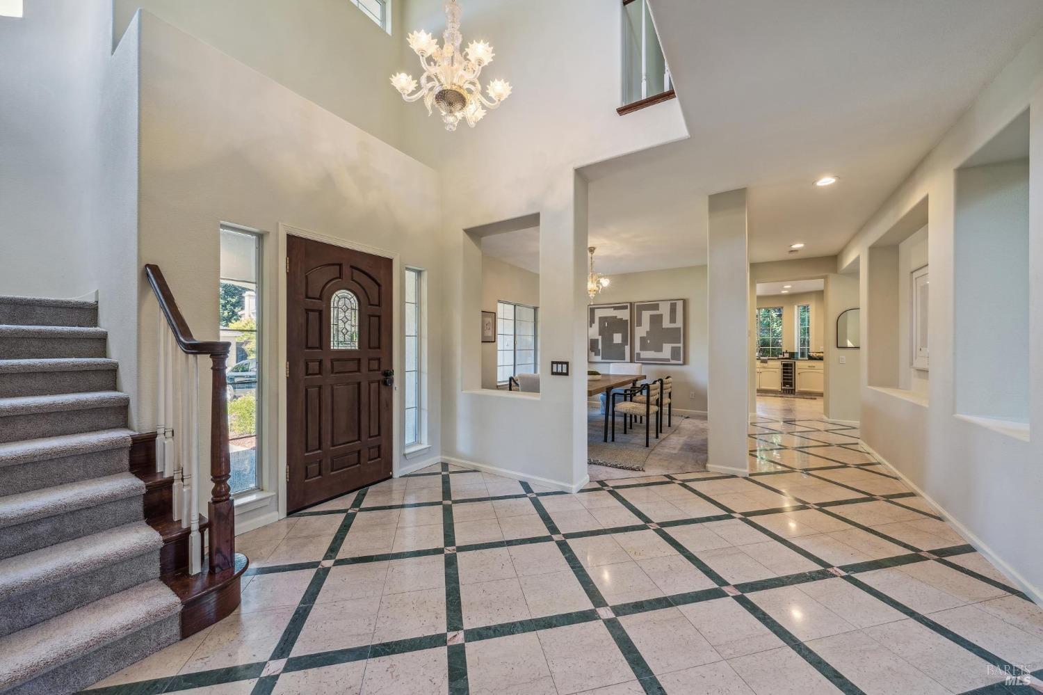 Detail Gallery Image 15 of 89 For 402 Barons Way, Petaluma,  CA 94954 - 4 Beds | 3 Baths