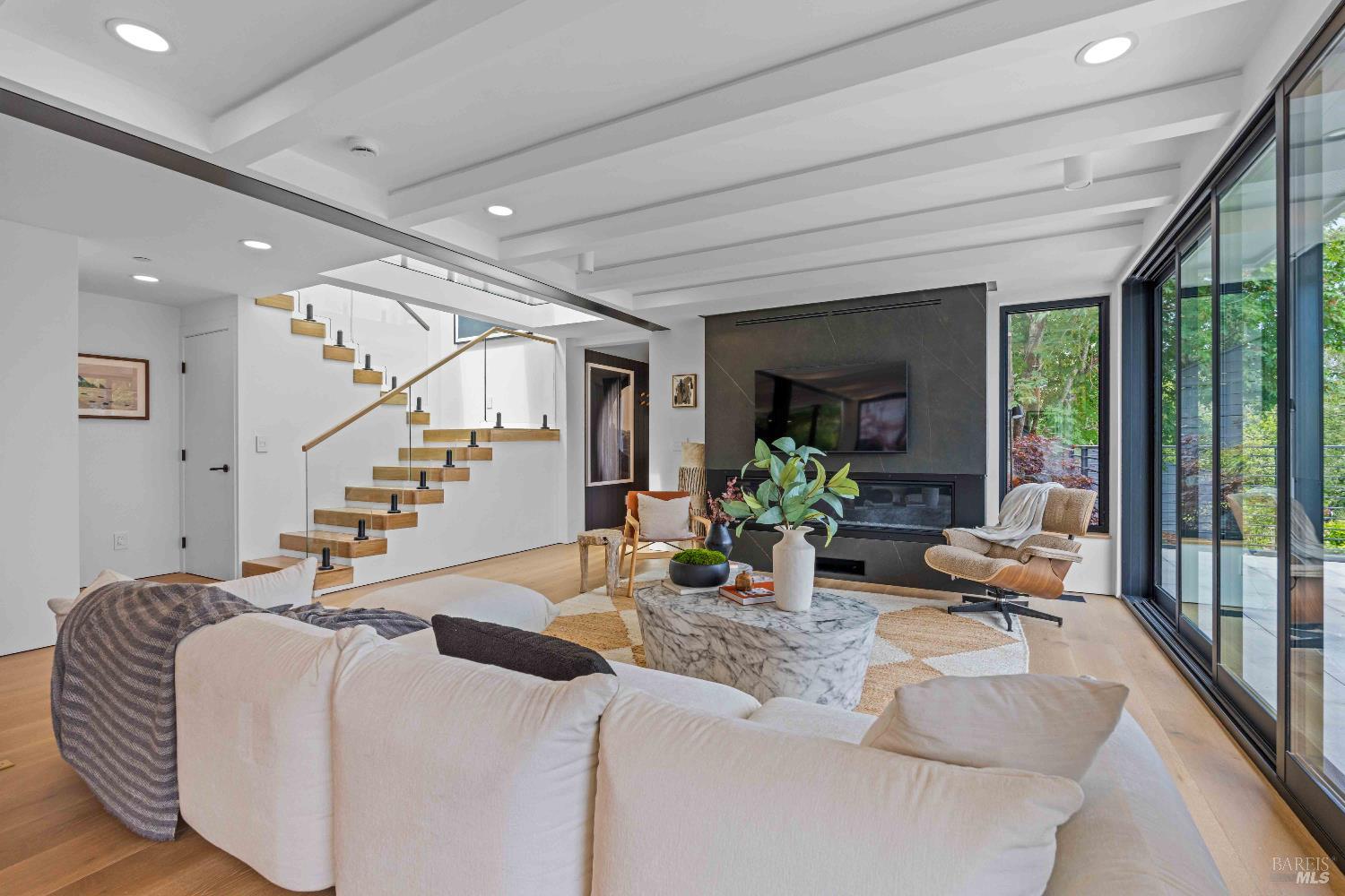 Detail Gallery Image 17 of 61 For 975 Greenhill Rd, Mill Valley,  CA 94941 - 4 Beds | 2/1 Baths