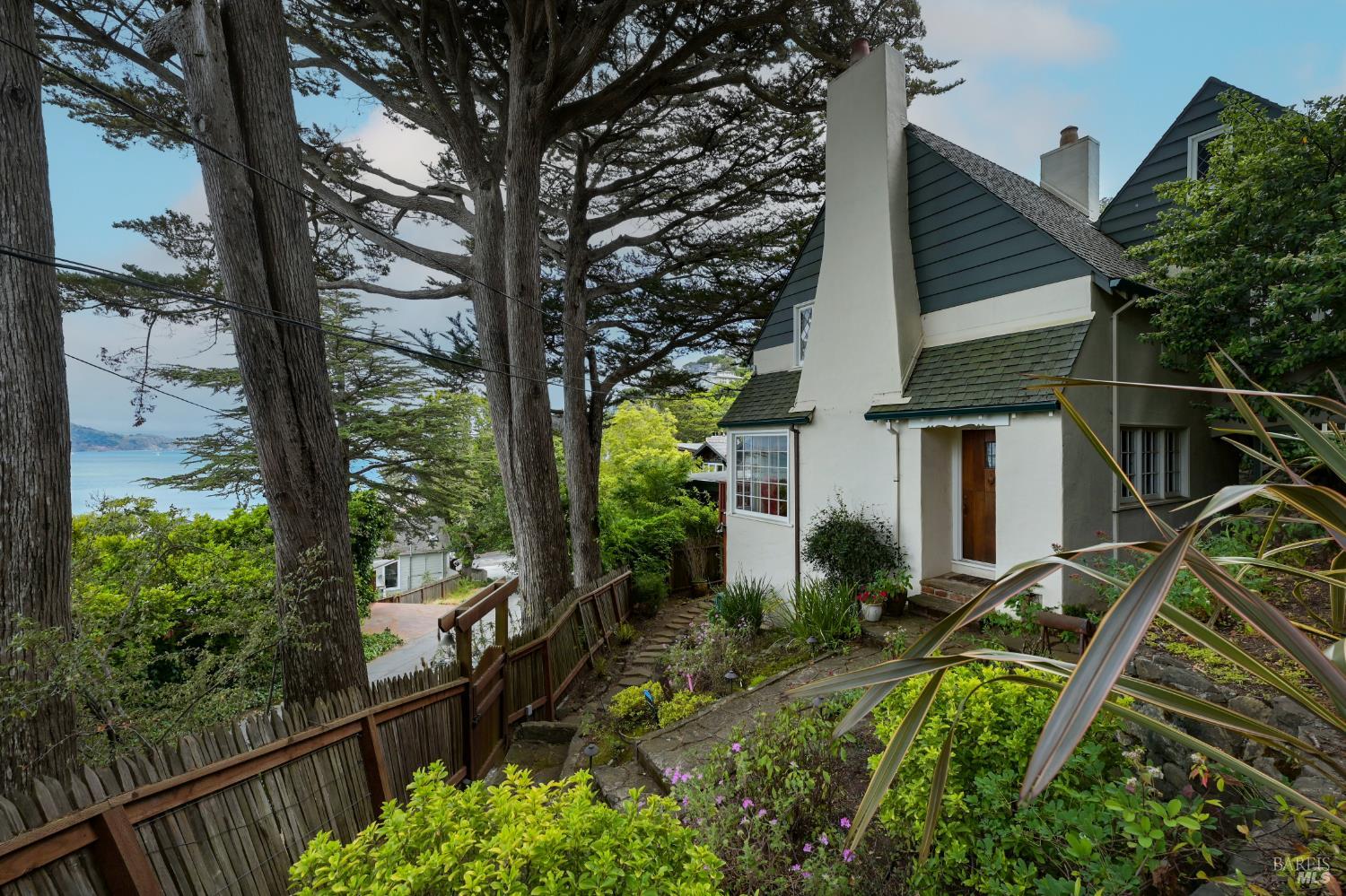 Detail Gallery Image 1 of 1 For 15 Sausalito Blvd, Sausalito,  CA 94965 - 4 Beds | 2/1 Baths